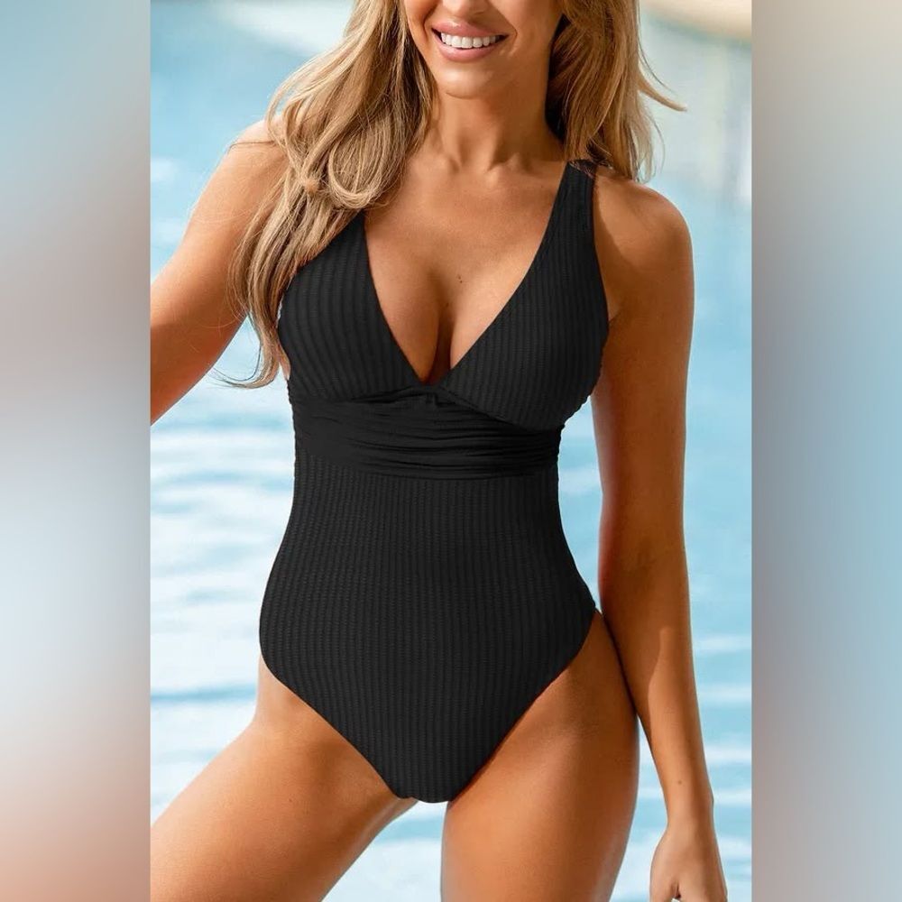 Cupshe Black Ginger Ribbed & Ruched One-Piece Swimsuit Bathing Suit Medium NEW